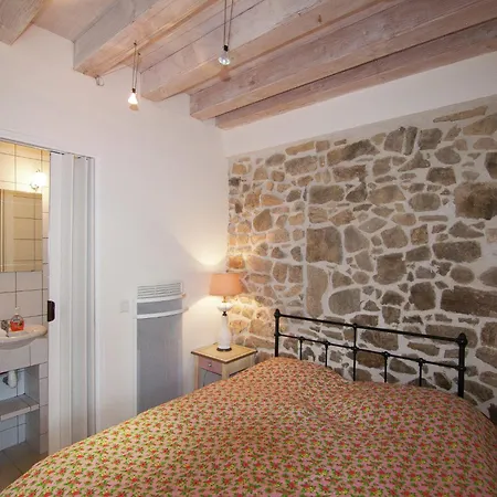 Very Nice Cottage With Studio On A Domain With Heated Pool * Roussines