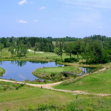 Very With On A Domain With Heated Pool Hébergement de vacances