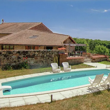 Nyaraló Very With On A Domain With Heated Pool Roussines