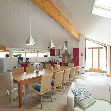 Very With On A Domain With Heated Pool * Roussines