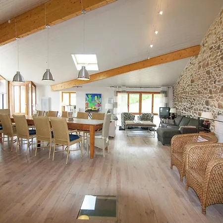 Very With On A Domain With Heated Pool Hébergement de vacances *