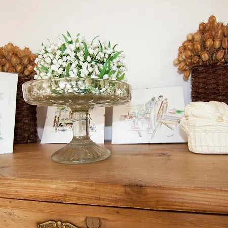 Very With On A Domain With Heated Pool Hébergement de vacances