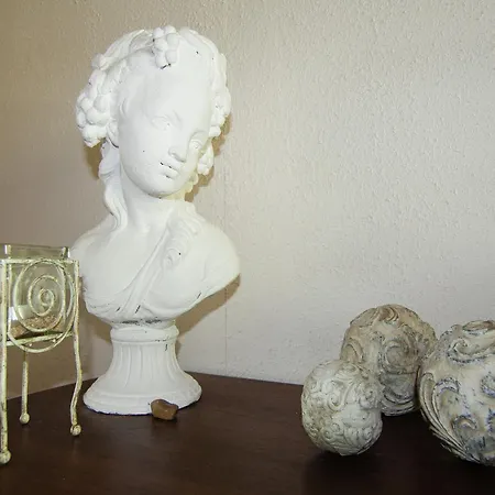 Very With On A Domain With Heated Pool Hébergement de vacances *