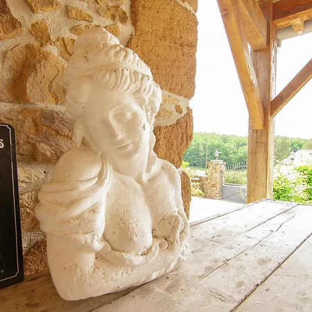 Very With On A Domain With Heated Pool Hébergement de vacances