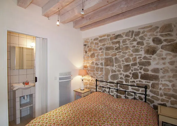 Very With On A Domain With Heated Pool Roussines