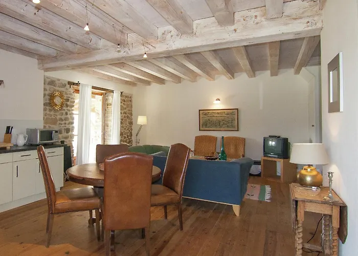 Very With On A Domain With Heated Pool Сasa de vacaciones