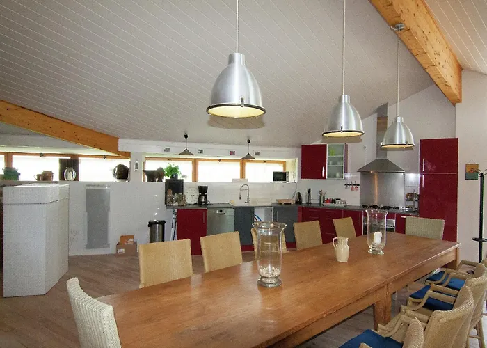 Very With On A Domain With Heated Pool Сasa de vacaciones Roussines