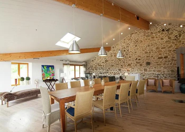 Сasa de vacaciones Very With On A Domain With Heated Pool *