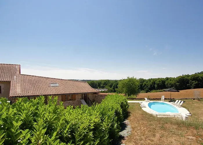 Сasa de vacaciones Very With On A Domain With Heated Pool *