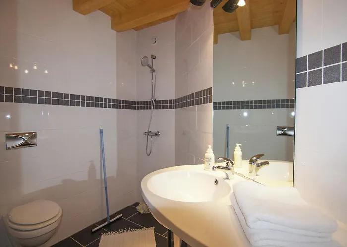 Very With On A Domain With Heated Pool Сasa de vacaciones Roussines