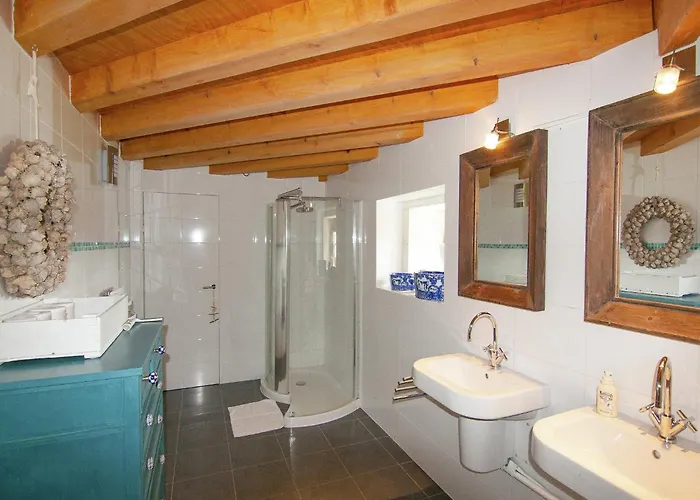 Сasa de vacaciones Very With On A Domain With Heated Pool