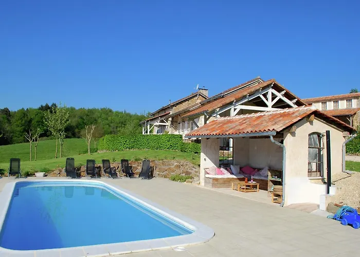 Very With On A Domain With Heated Pool * Roussines