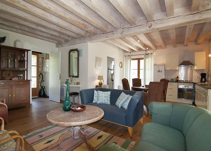 Very With On A Domain With Heated Pool Roussines