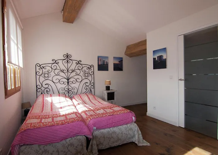 Very With On A Domain With Heated Pool * Roussines