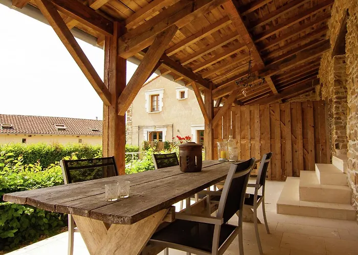 Very With On A Domain With Heated Pool * Roussines