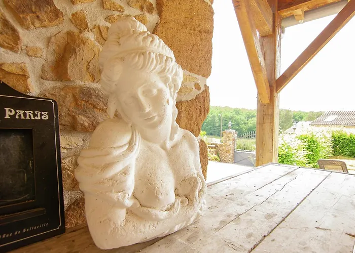 Very With On A Domain With Heated Pool Сasa de vacaciones