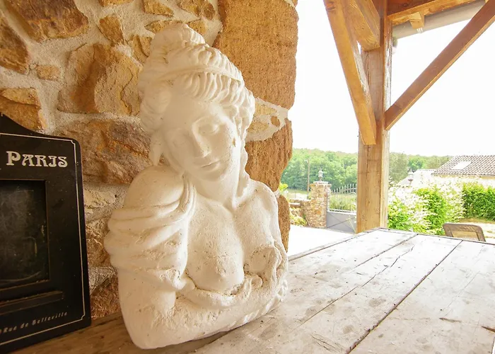 Very With On A Domain With Heated Pool Roussines